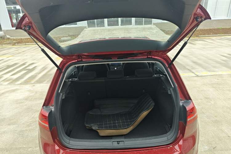 Used Volkswagen Golf 2015 1.6L Automatic Comfort Model Trunk