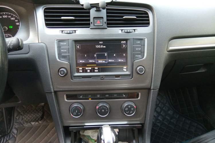 Used Volkswagen Golf 2015 1.4TSI Automatic Luxury Model Audio And AC Panel