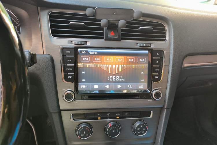 Used Volkswagen Golf 2015 1.6L Automatic Comfort Model Audio And AC Panel