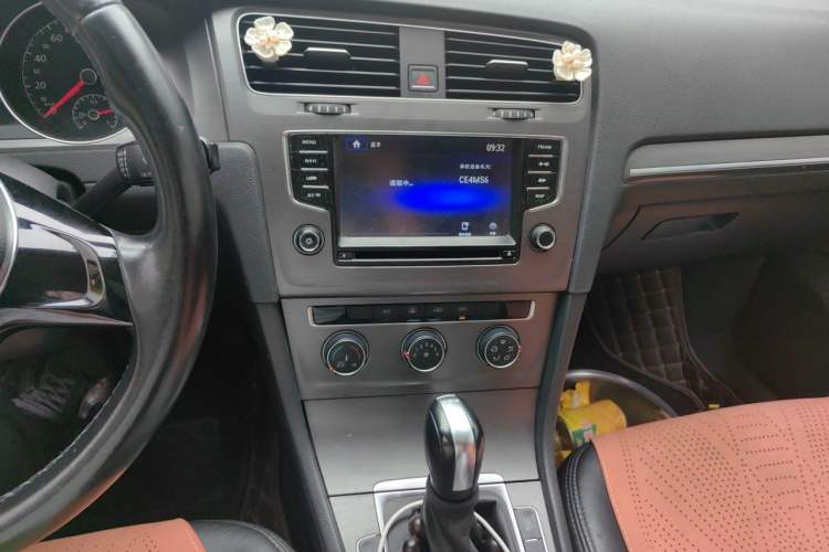Used Volkswagen Golf 2015 1.4TSI Automatic Comfort Model Audio And AC Panel
