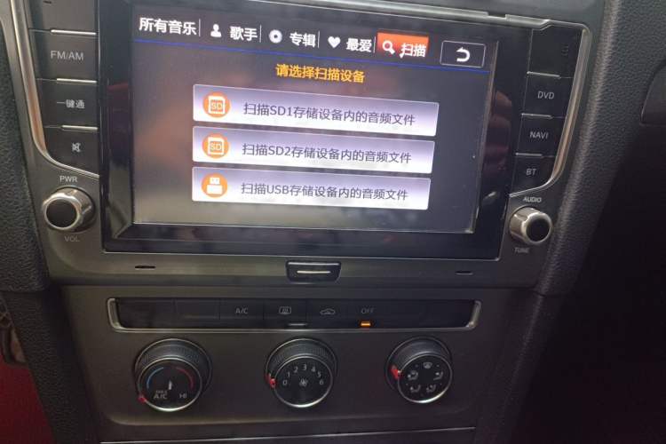 Used Volkswagen Golf 2015 1.6L Automatic Fashion Model Audio And AC Panel