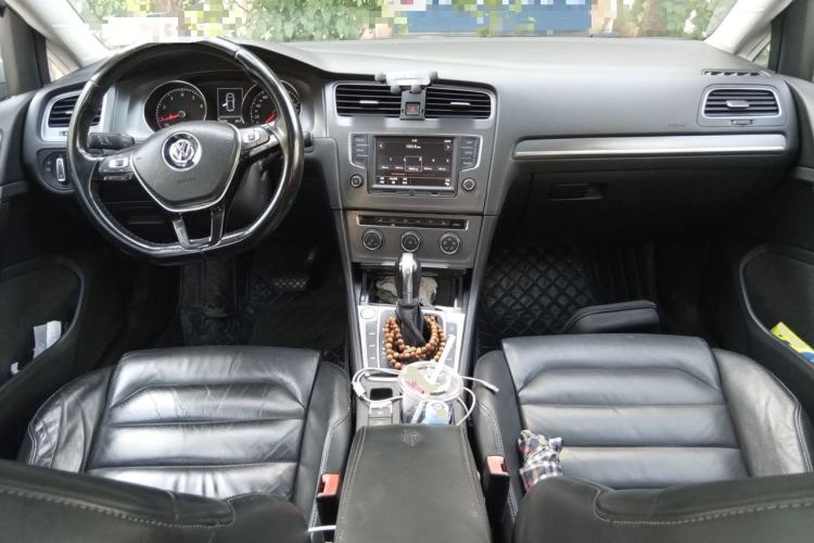 Used Volkswagen Golf 2015 1.4TSI Automatic Luxury Model Center Console