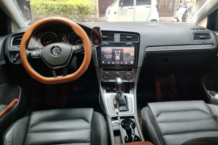 Used Volkswagen Golf 2015 1.4TSI Automatic Luxury Model Center Console