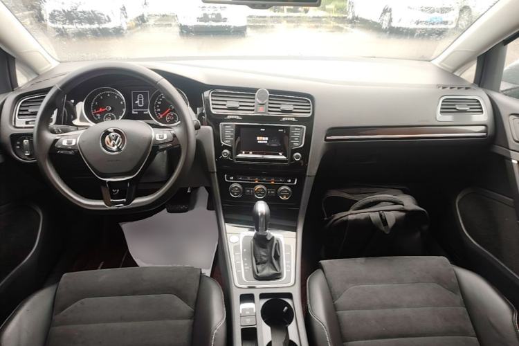 Used Volkswagen Golf 2015 1.4TSI Automatic Flagship Model Center Console