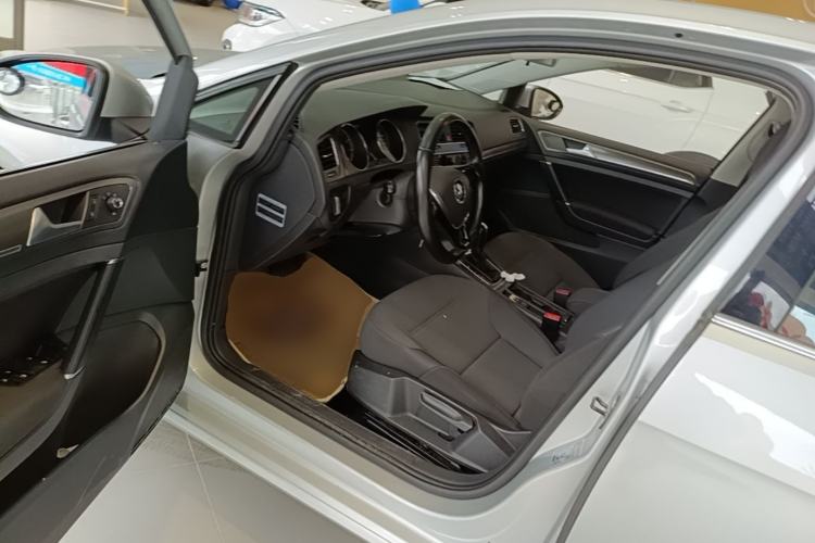 Used Volkswagen Golf 2015 1.4TSI Automatic Comfort Model Driver Seat