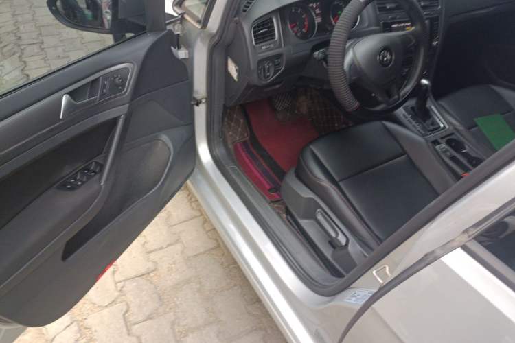 Used Volkswagen Golf 2015 1.6L Automatic Fashion Model Driver Seat