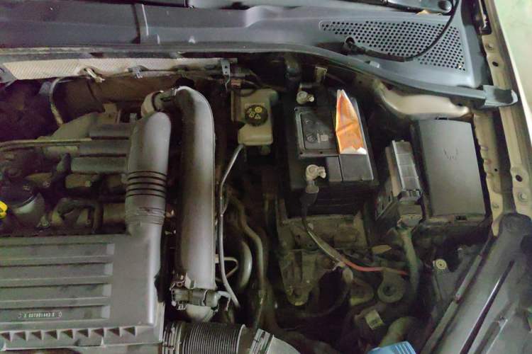 Used Volkswagen Golf 2015 1.4TSI Automatic Comfort Model Engine Bay Left