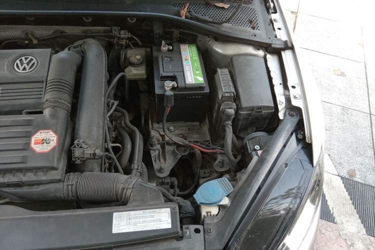 Used Volkswagen Golf 2015 1.4TSI Automatic Luxury Model Engine Bay Left
