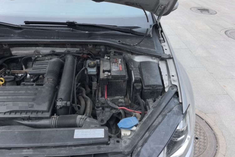 Used Volkswagen Golf 2015 1.4TSI Automatic Luxury Model Engine Bay Left