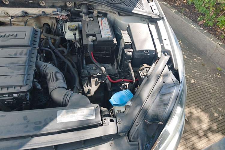 Used Volkswagen Golf 2015 1.6L Automatic Comfort Model Engine Bay Left