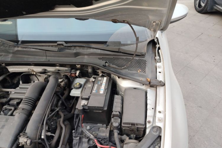 Used Volkswagen Golf 2015 1.4TSI Automatic Comfort Model Engine Bay Left
