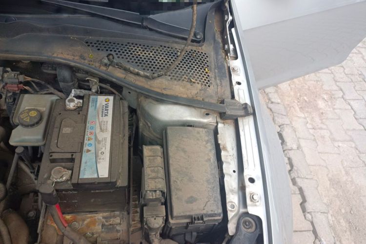 Used Volkswagen Golf 2015 1.6L Automatic Fashion Model Engine Bay Left
