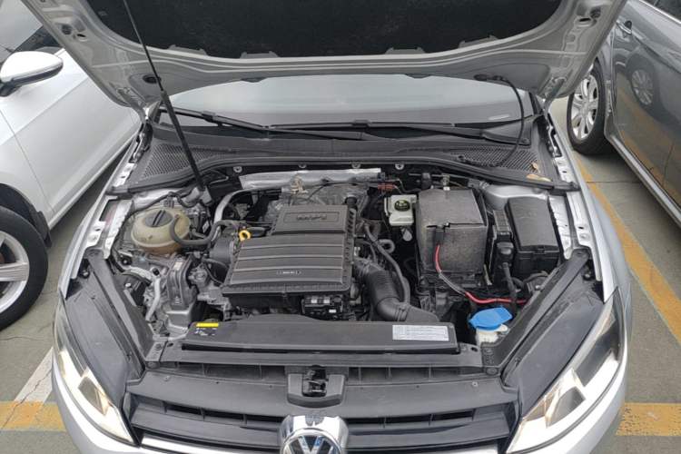Used Volkswagen Golf 2015 1.6L Manual Fashion Edition Engine Bay