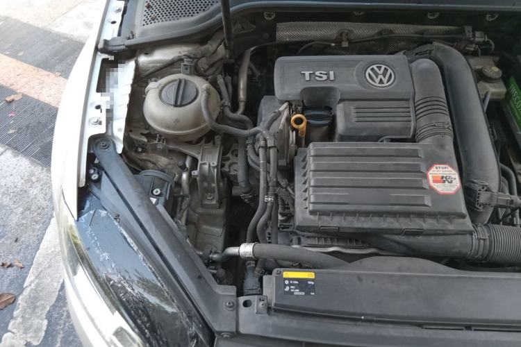 Used Volkswagen Golf 2015 1.4TSI Automatic Luxury Model Engine Bay Right