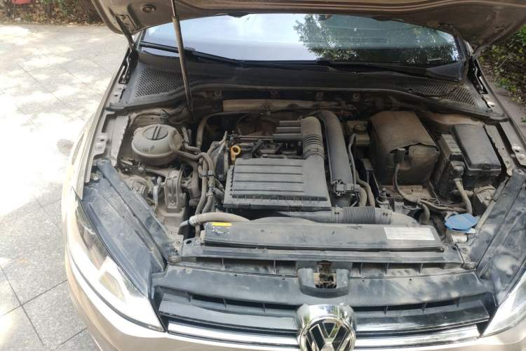 Used Volkswagen Golf 2015 1.4TSI Automatic Luxury Model Engine Bay Right