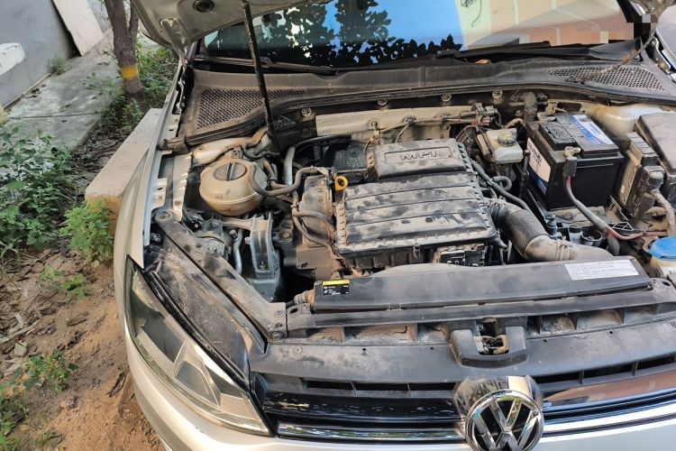 Used Volkswagen Golf 2015 1.6L Automatic Comfort Model Engine Bay Right