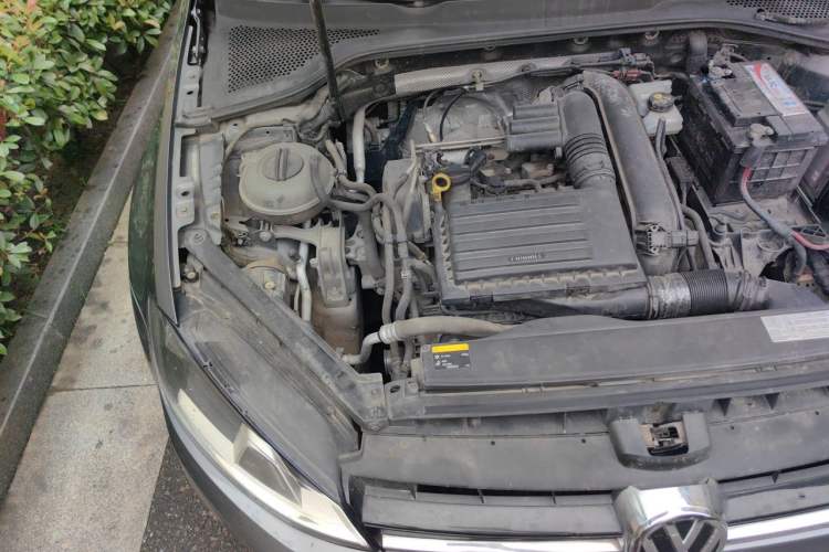 Used Volkswagen Golf 2015 1.4TSI Automatic Comfort Model Engine Bay Right