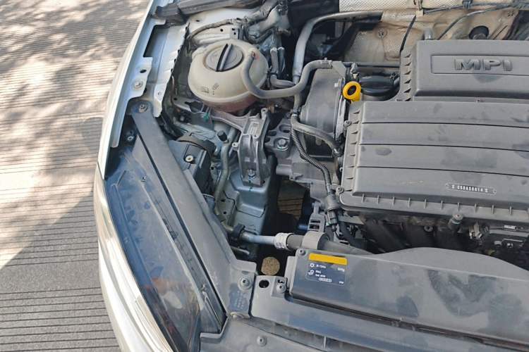 Used Volkswagen Golf 2015 1.6L Automatic Comfort Model Engine Bay Right