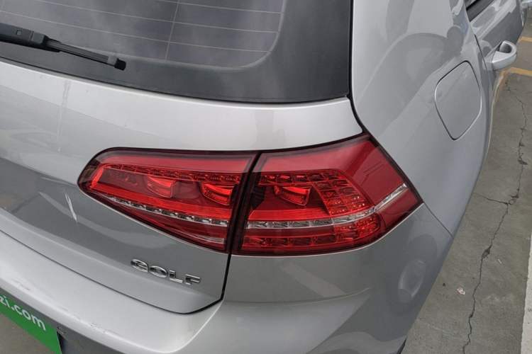 Used Volkswagen Golf 2015 1.6L Manual Fashion Edition Exterior 3