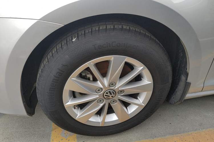 Used Volkswagen Golf 2015 1.6L Manual Fashion Edition Exterior 4