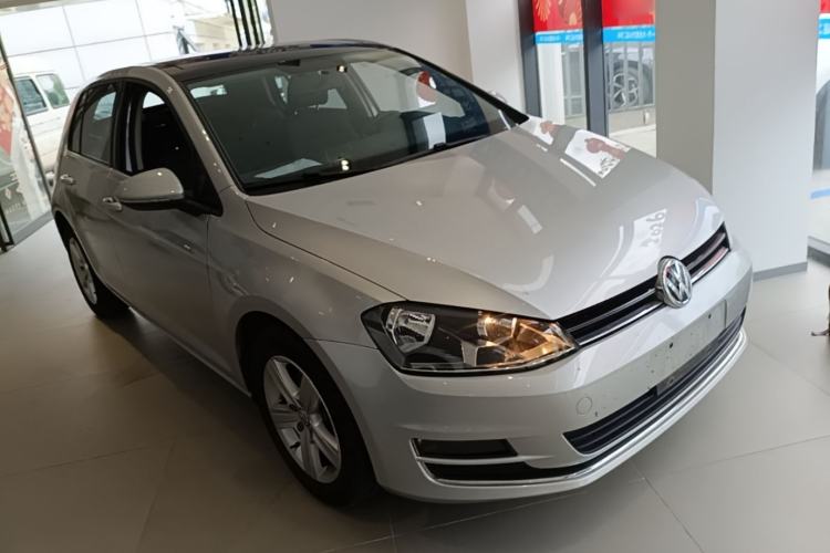 Used Volkswagen Golf 2015 1.4TSI Automatic Comfort Model Front Right 45 Deg