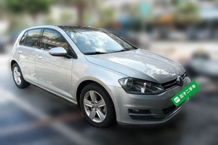 Used Volkswagen Golf 2015 1.4TSI Automatic Luxury Model Front Right 45 Deg