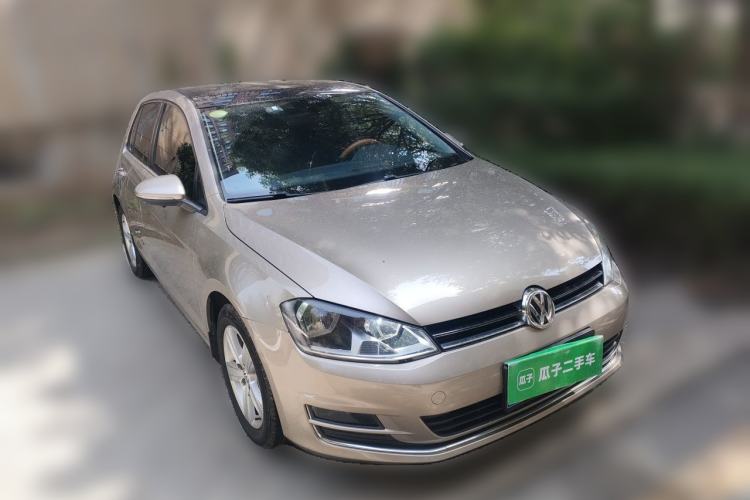 Used Volkswagen Golf 2015 1.4TSI Automatic Luxury Model Front Right 45 Deg