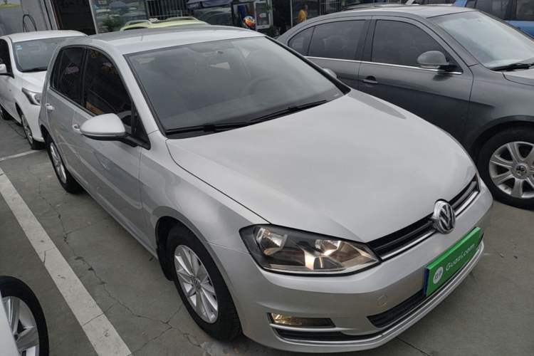 Used Volkswagen Golf 2015 1.6L Manual Fashion Edition Front Right 45 Deg