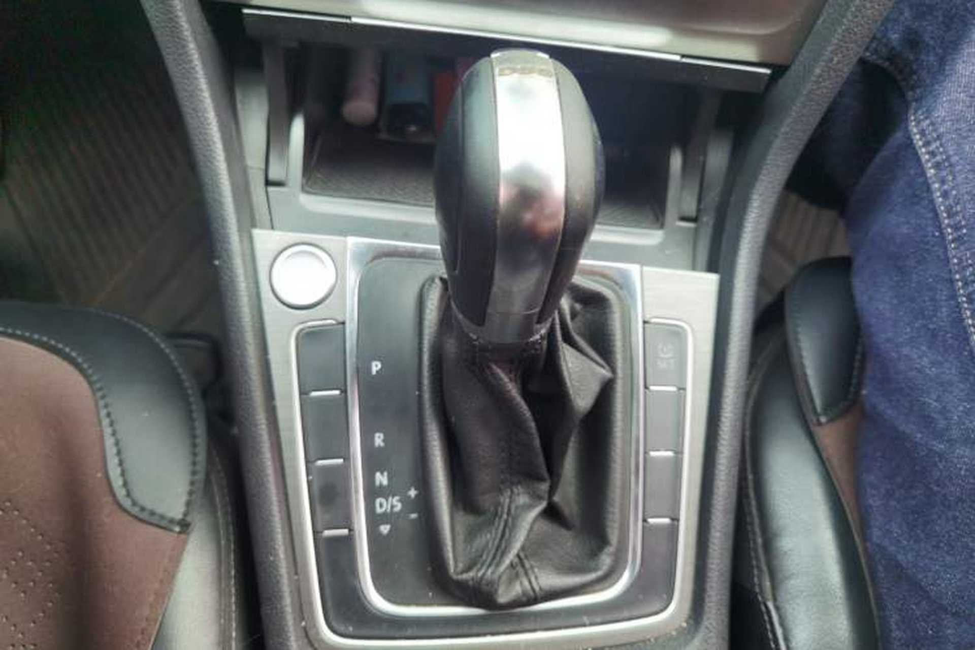 Used Volkswagen Golf 2015 1.4TSI Automatic Luxury Model Gear Lever