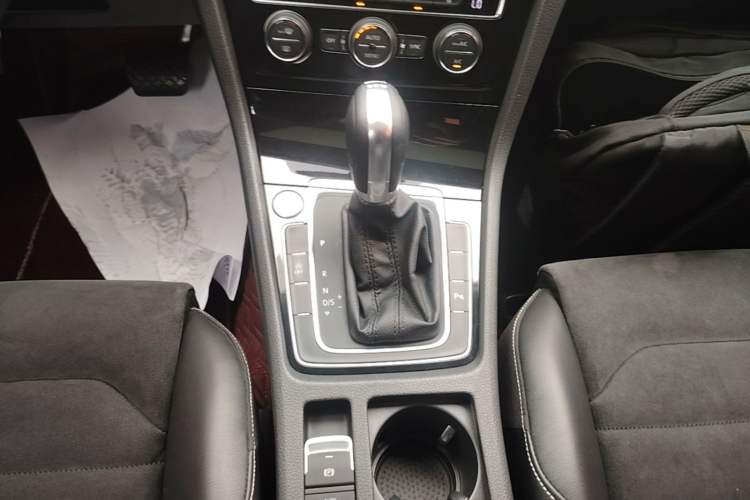 Used Volkswagen Golf 2015 1.4TSI Automatic Flagship Model Gear Lever