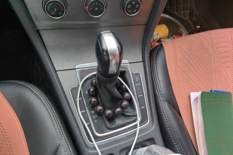 Used Volkswagen Golf 2015 1.4TSI Automatic Comfort Model Gear Lever