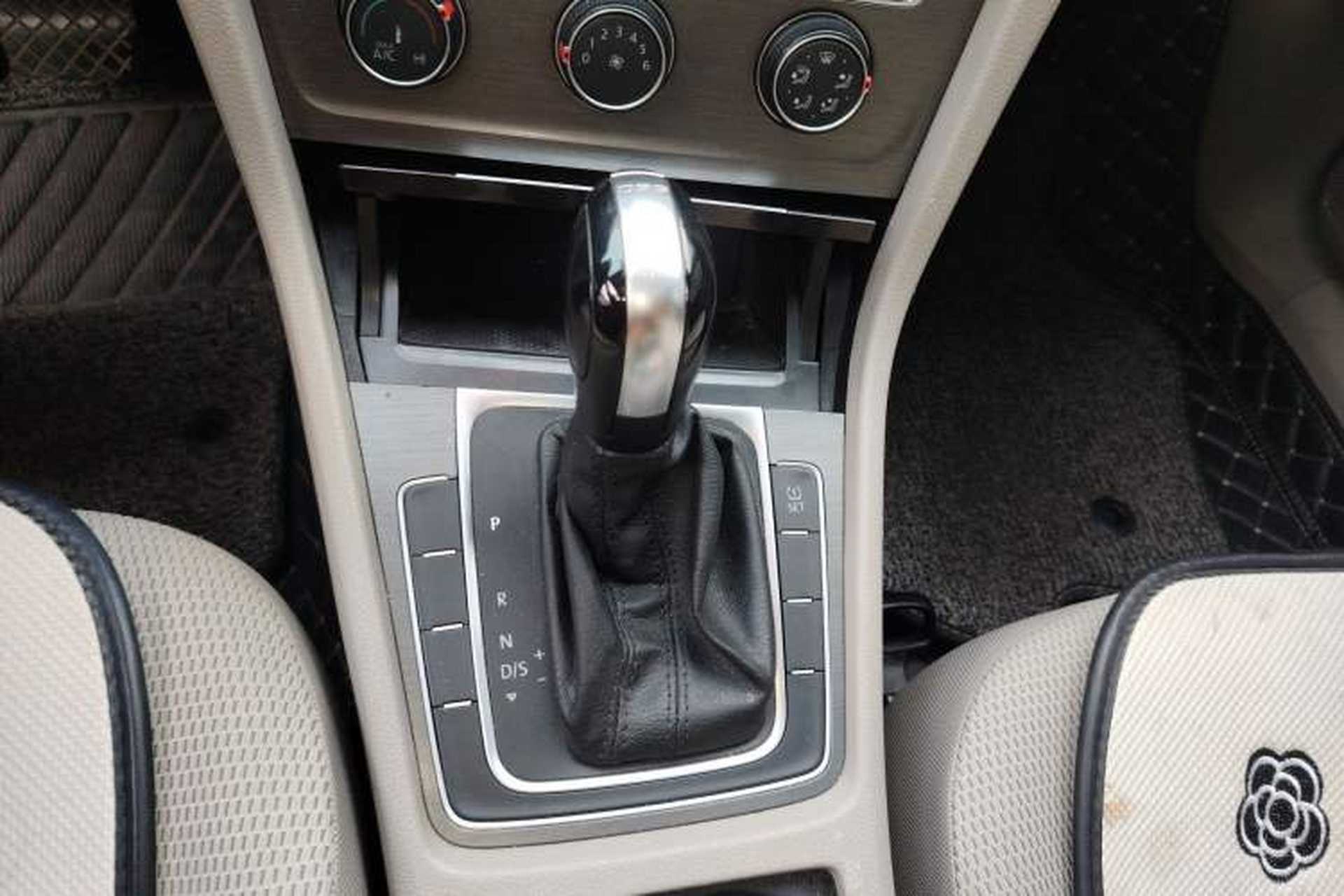 Used Volkswagen Golf 2015 1.4TSI Automatic Comfort Model Gear Lever