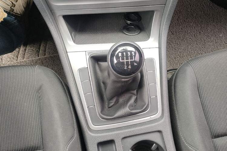 Used Volkswagen Golf 2015 1.6L Manual Fashion Edition Gear Lever