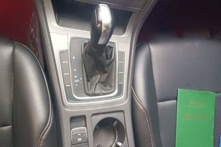 Used Volkswagen Golf 2015 1.6L Automatic Fashion Model Gear Lever
