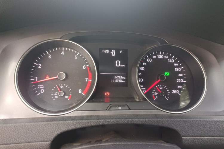 Used Volkswagen Golf 2015 1.6L Automatic Fashion Model Instrument Cluster