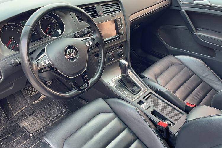 Used Volkswagen Golf 2015 1.4TSI Automatic Luxury Model Interior 2