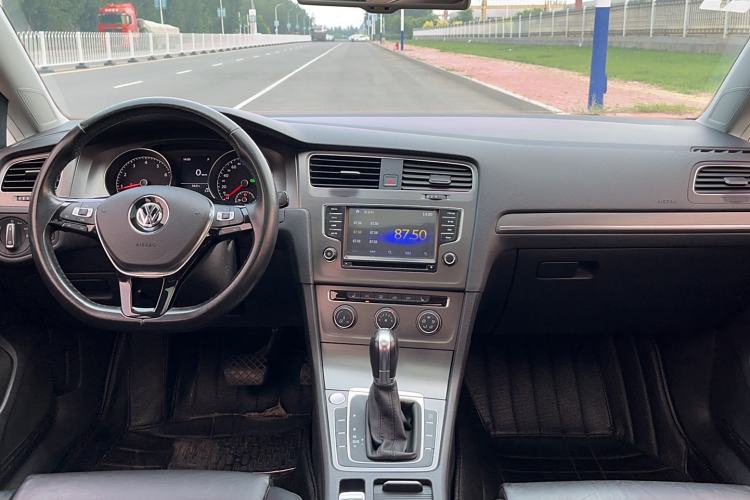 Used Volkswagen Golf 2015 1.4TSI Automatic Luxury Model Interior 3