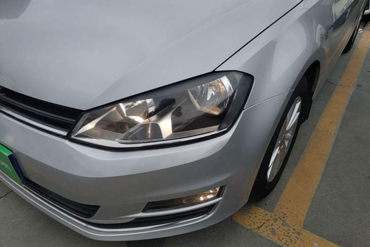 Used Volkswagen Golf 2015 1.6L Manual Fashion Edition Left Front Headlight
