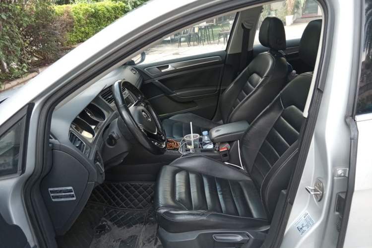 Used Volkswagen Golf 2015 1.4TSI Automatic Luxury Model Left Front Seat