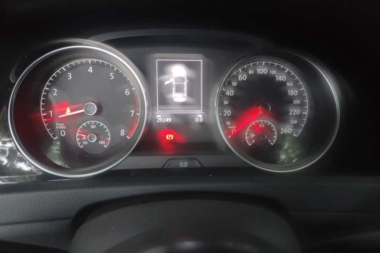 Used Volkswagen Golf 2015 1.4TSI Automatic R-Line Odometer Close Up