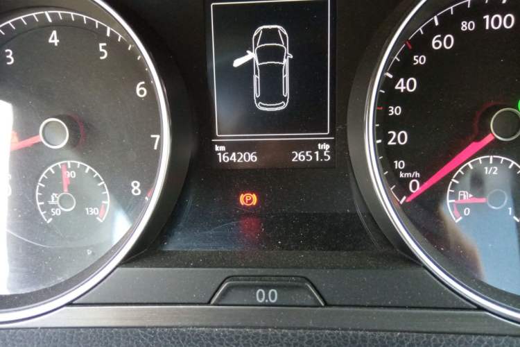 Used Volkswagen Golf 2015 1.4TSI Automatic Luxury Model Odometer Close Up