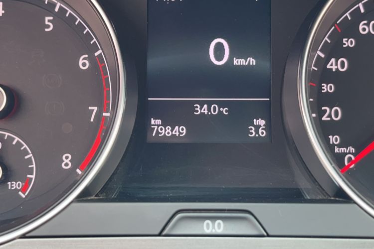 Used Volkswagen Golf 2015 1.4TSI Automatic Luxury Model Odometer Close Up