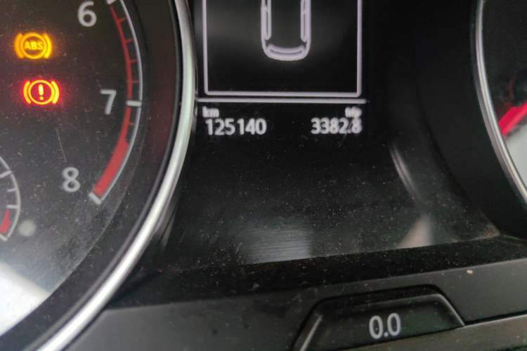 Used Volkswagen Golf 2015 1.4TSI Automatic Comfort Model Odometer Close Up