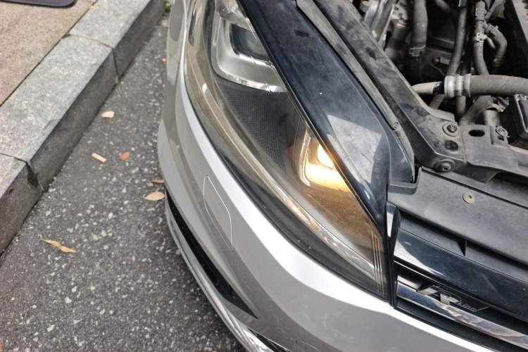 Used Volkswagen Golf 2015 1.4TSI Automatic R-Line Right Front Headlight