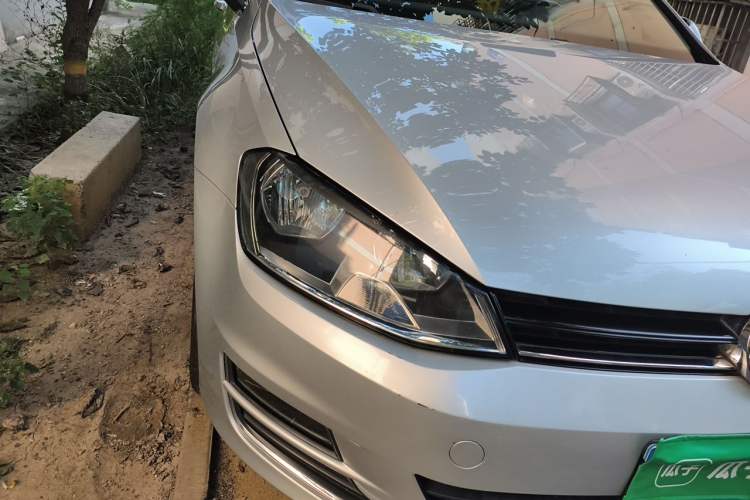 Used Volkswagen Golf 2015 1.6L Automatic Comfort Model Right Front Headlight