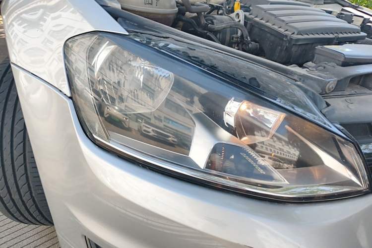 Used Volkswagen Golf 2015 1.6L Automatic Comfort Model Right Front Headlight