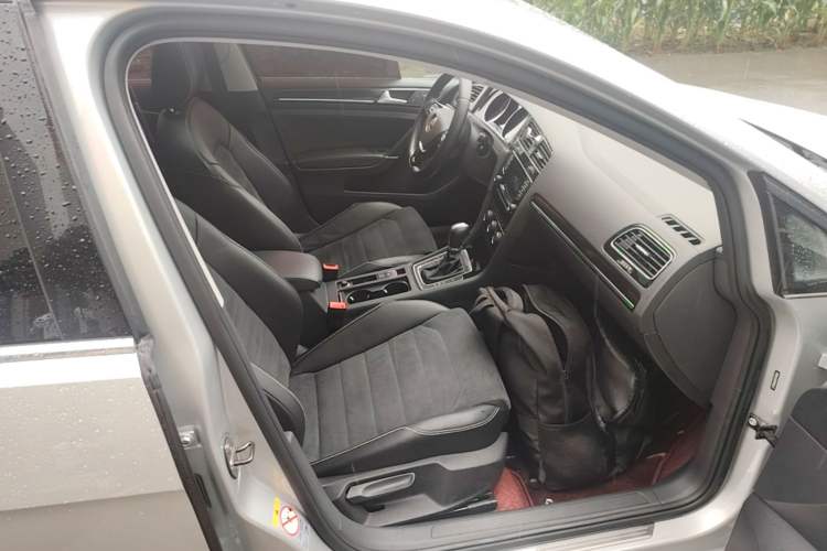 Used Volkswagen Golf 2015 1.4TSI Automatic Flagship Model Right Front Seat