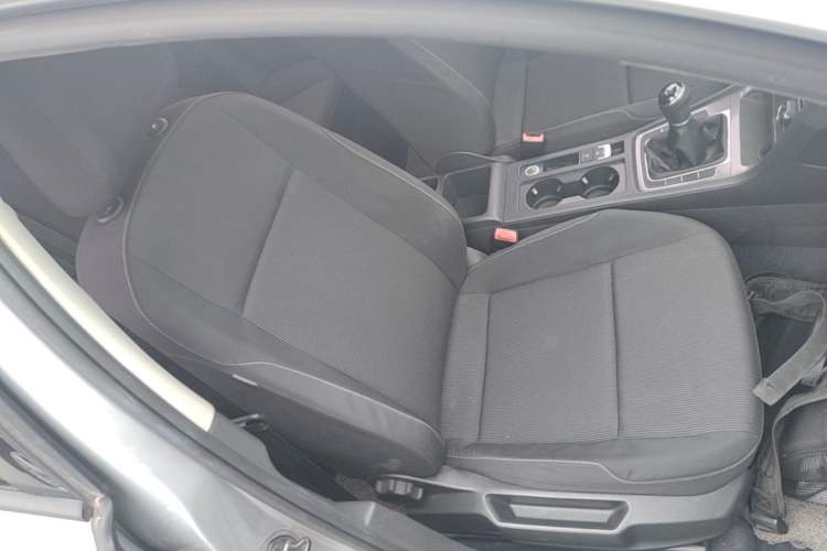 Used Volkswagen Golf 2015 1.6L Manual Fashion Edition Right Front Seat