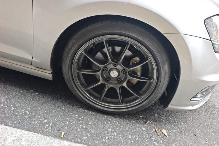 Used Volkswagen Golf 2015 1.4TSI Automatic R-Line Right Front Wheel Hub