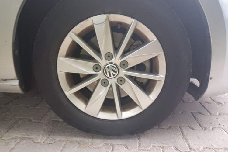 Used Volkswagen Golf 2015 1.6L Automatic Fashion Model Right Front Wheel Hub